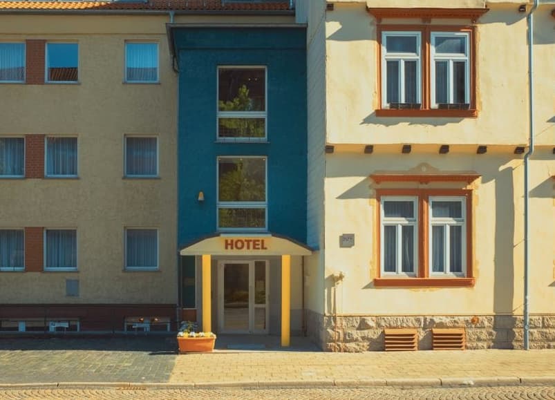 Grüne Hotellerie in Europa: Standards, Innovationen und wirtschaftliche Realität im Wandel